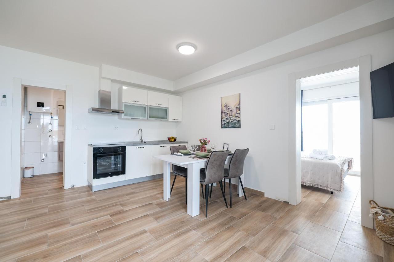 Beachfront Apartments Tic With Seaview Miletici Exterior photo
