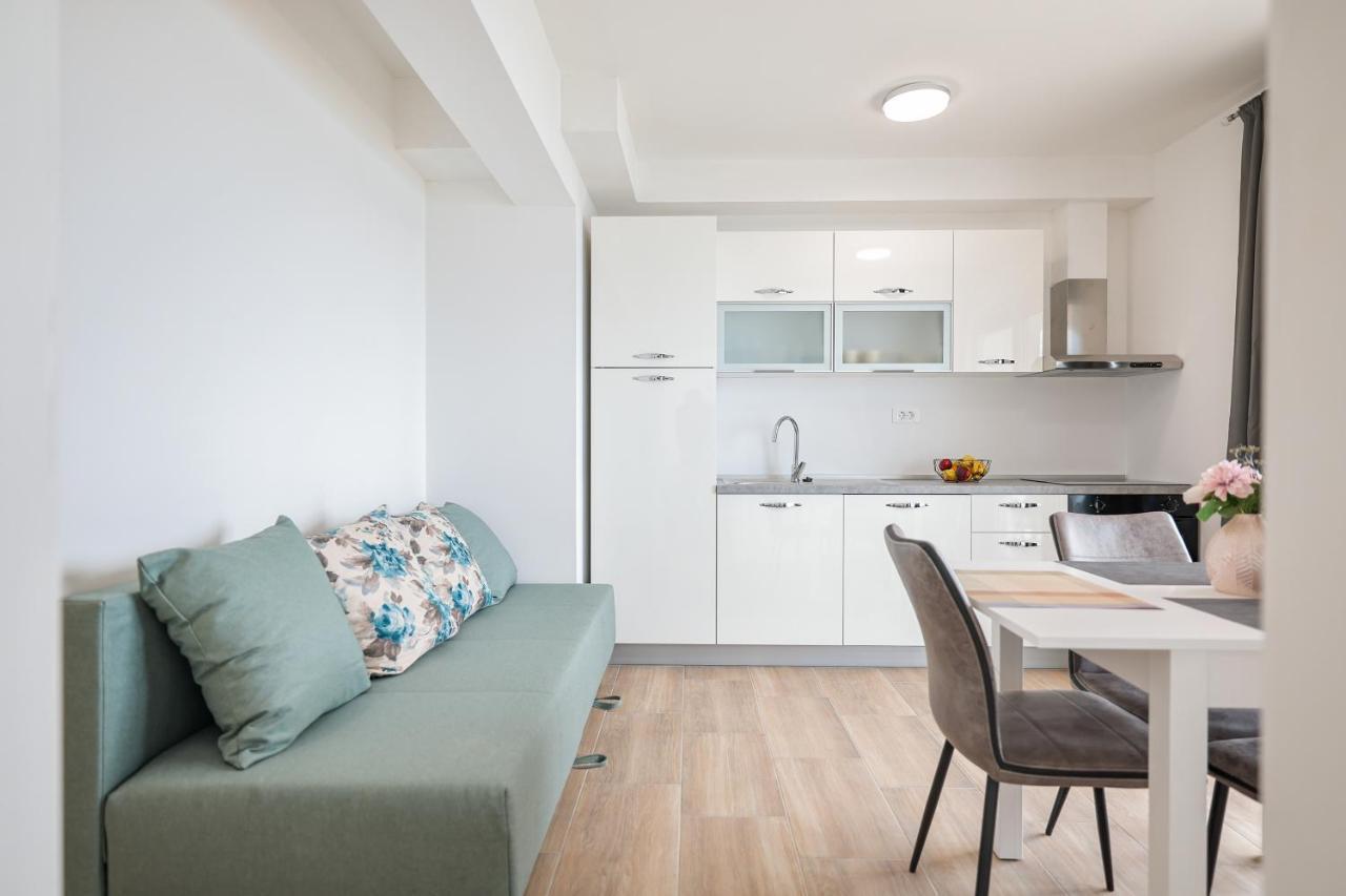 Beachfront Apartments Tic With Seaview Miletici Exterior photo