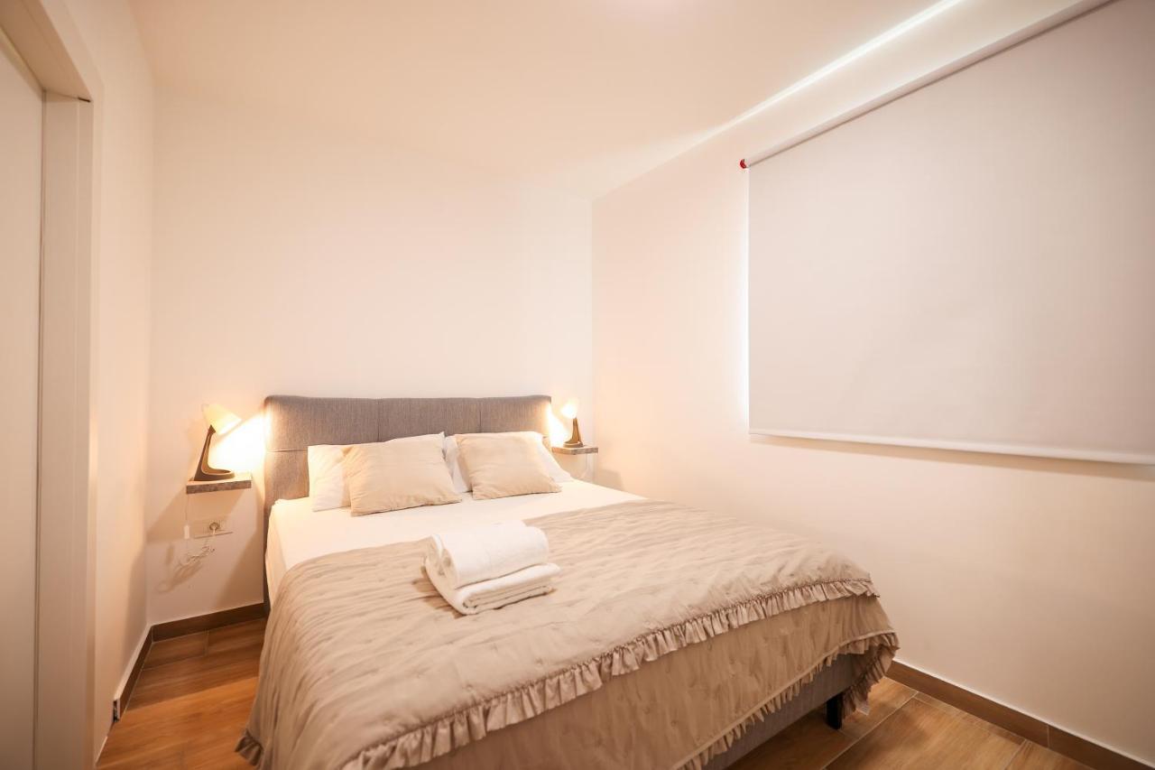 Beachfront Apartments Tic With Seaview Miletici Exterior photo
