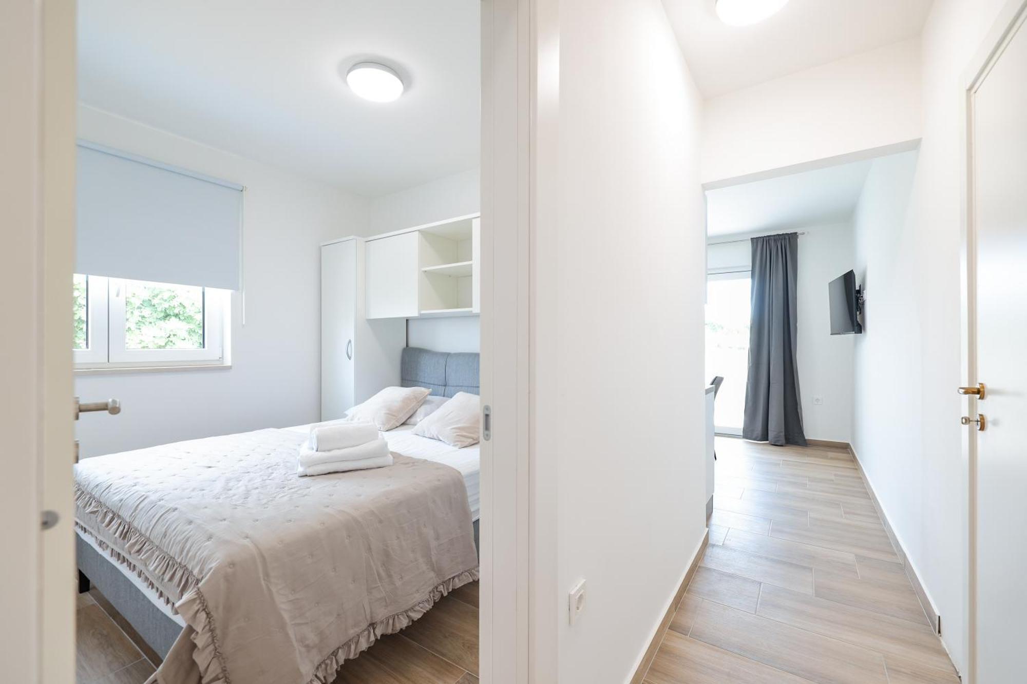 Beachfront Apartments Tic With Seaview Miletici Exterior photo