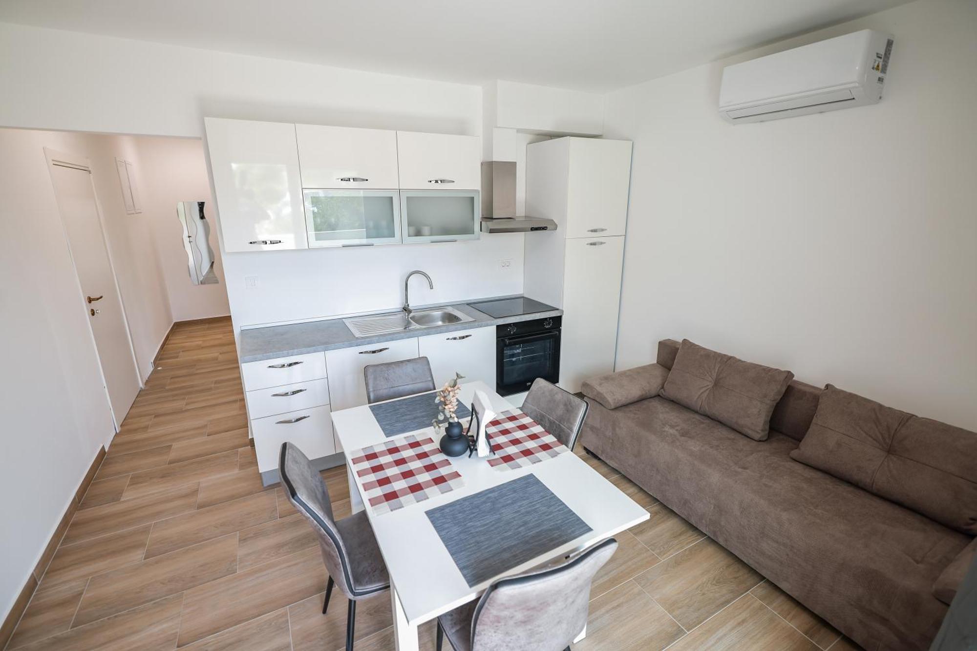 Beachfront Apartments Tic With Seaview Miletici Exterior photo