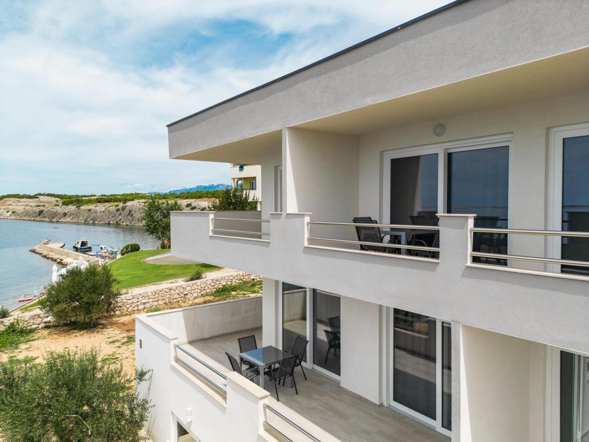 Beachfront Apartments Tic With Seaview Miletici Exterior photo